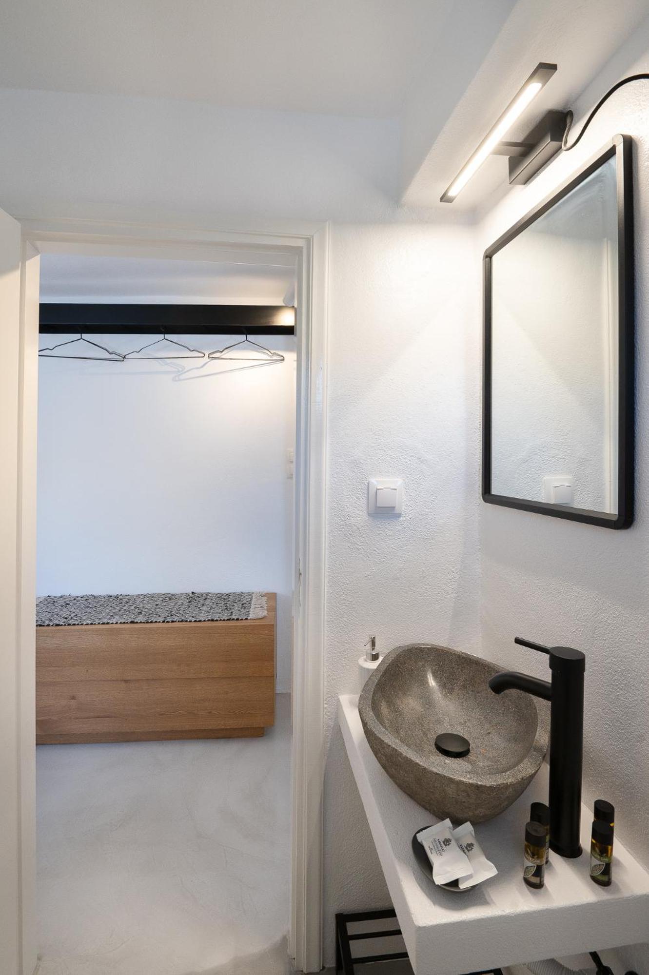 Pouletis Family Apartments - Akroyali Seaview Getaways كالاماتا المظهر الخارجي الصورة