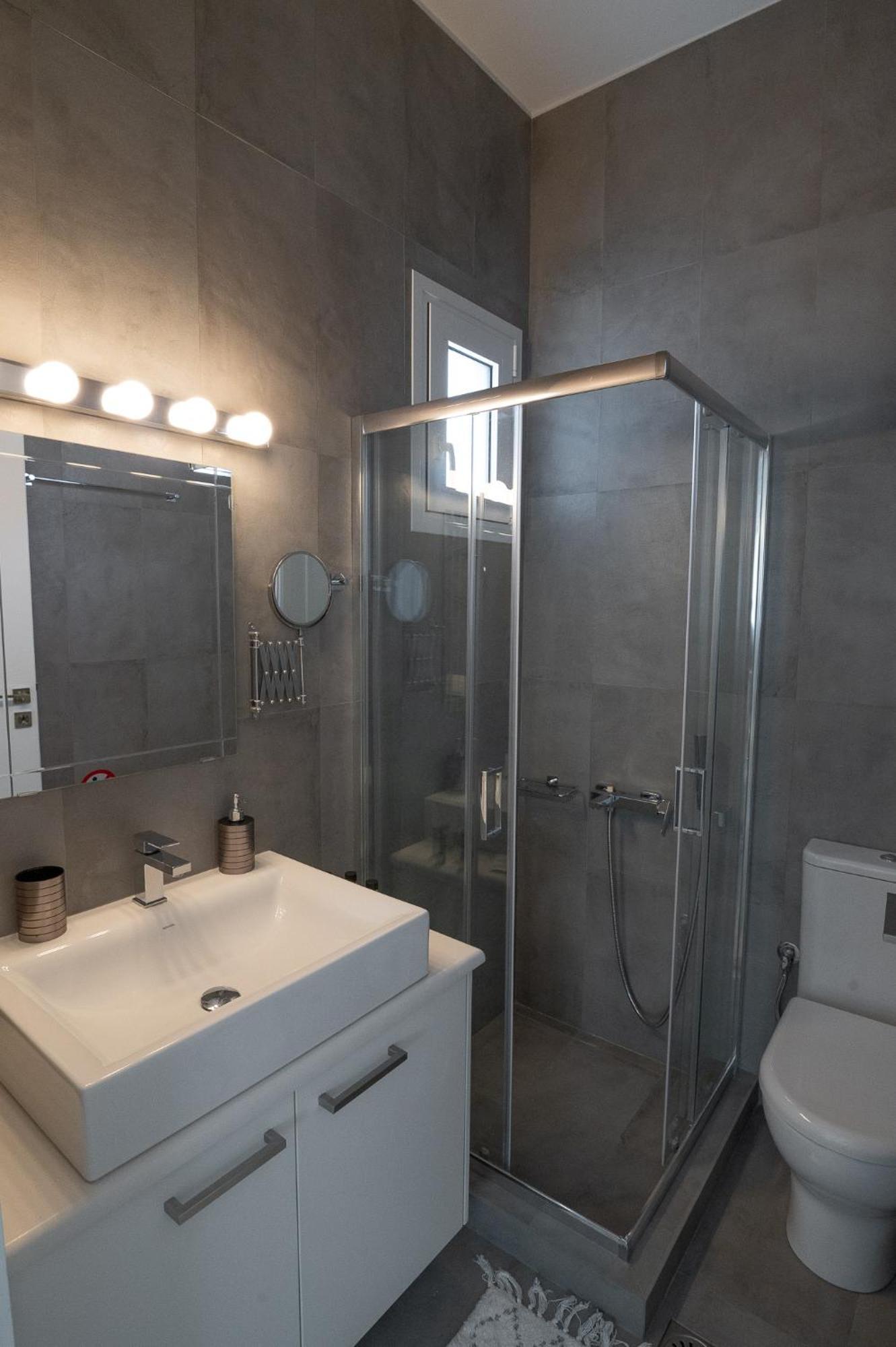 Pouletis Family Apartments - Akroyali Seaview Getaways كالاماتا المظهر الخارجي الصورة