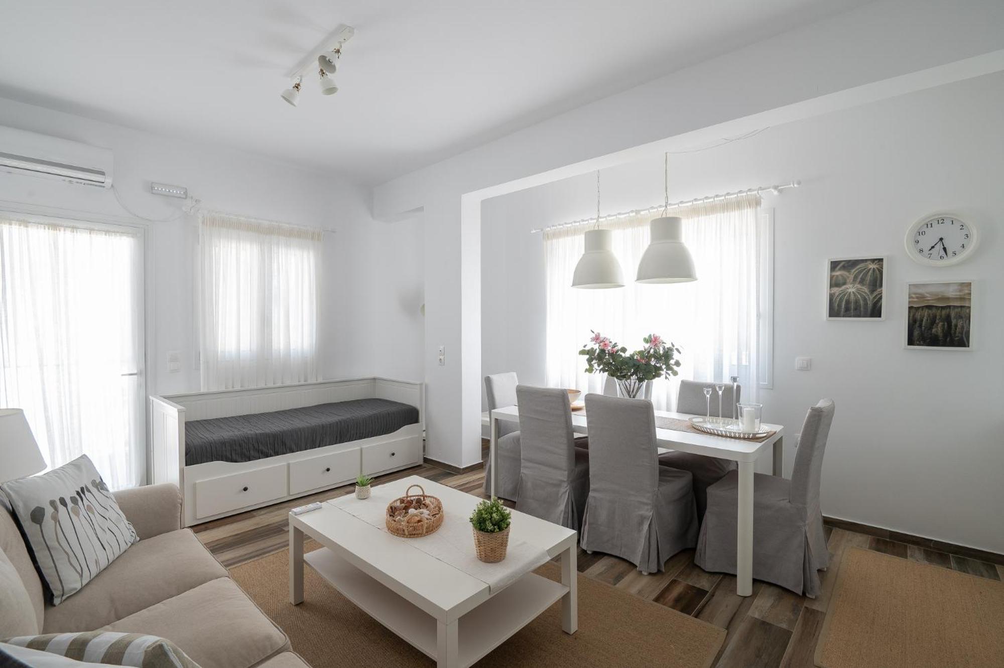 Pouletis Family Apartments - Akroyali Seaview Getaways كالاماتا المظهر الخارجي الصورة