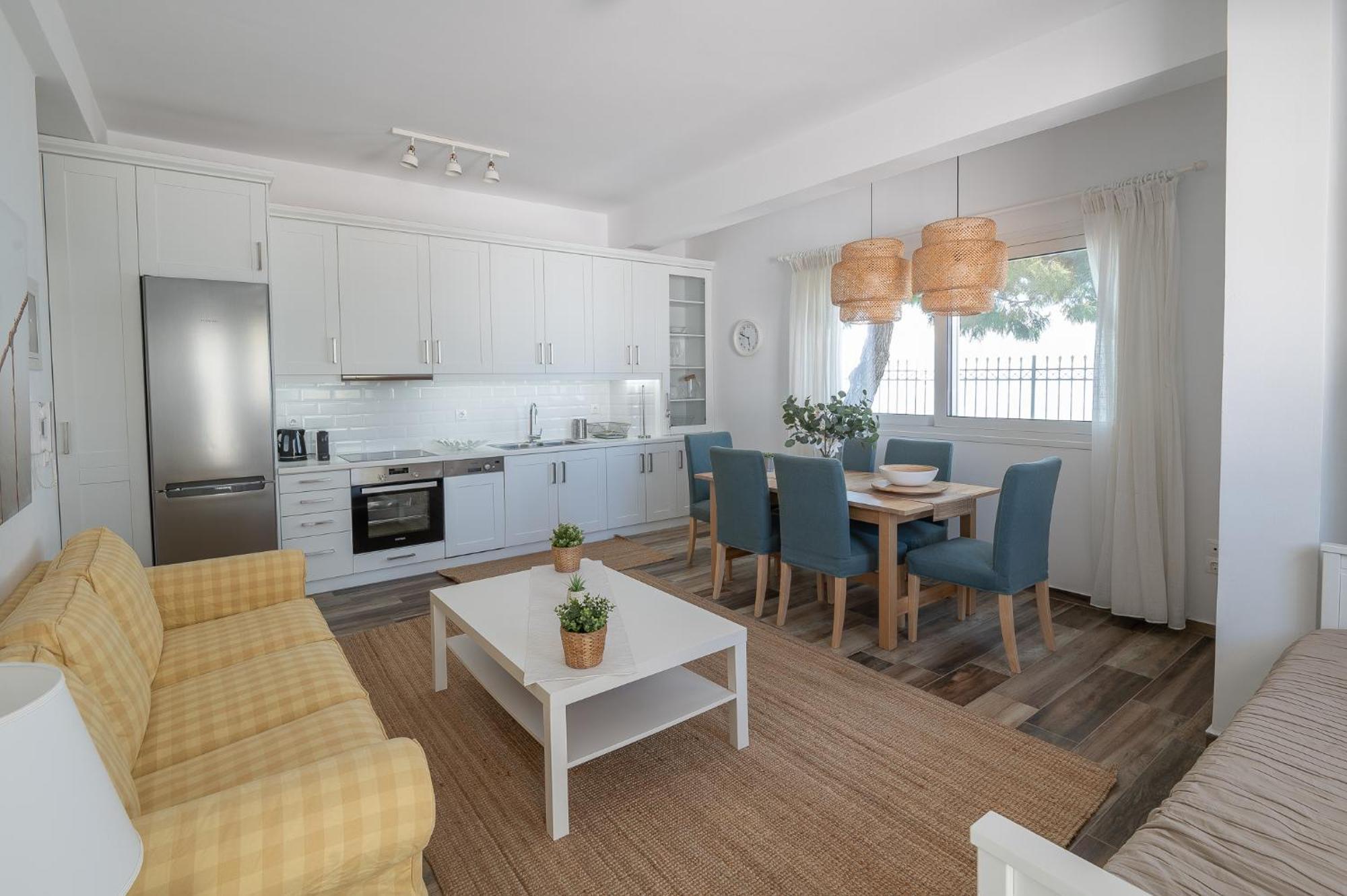 Pouletis Family Apartments - Akroyali Seaview Getaways كالاماتا المظهر الخارجي الصورة