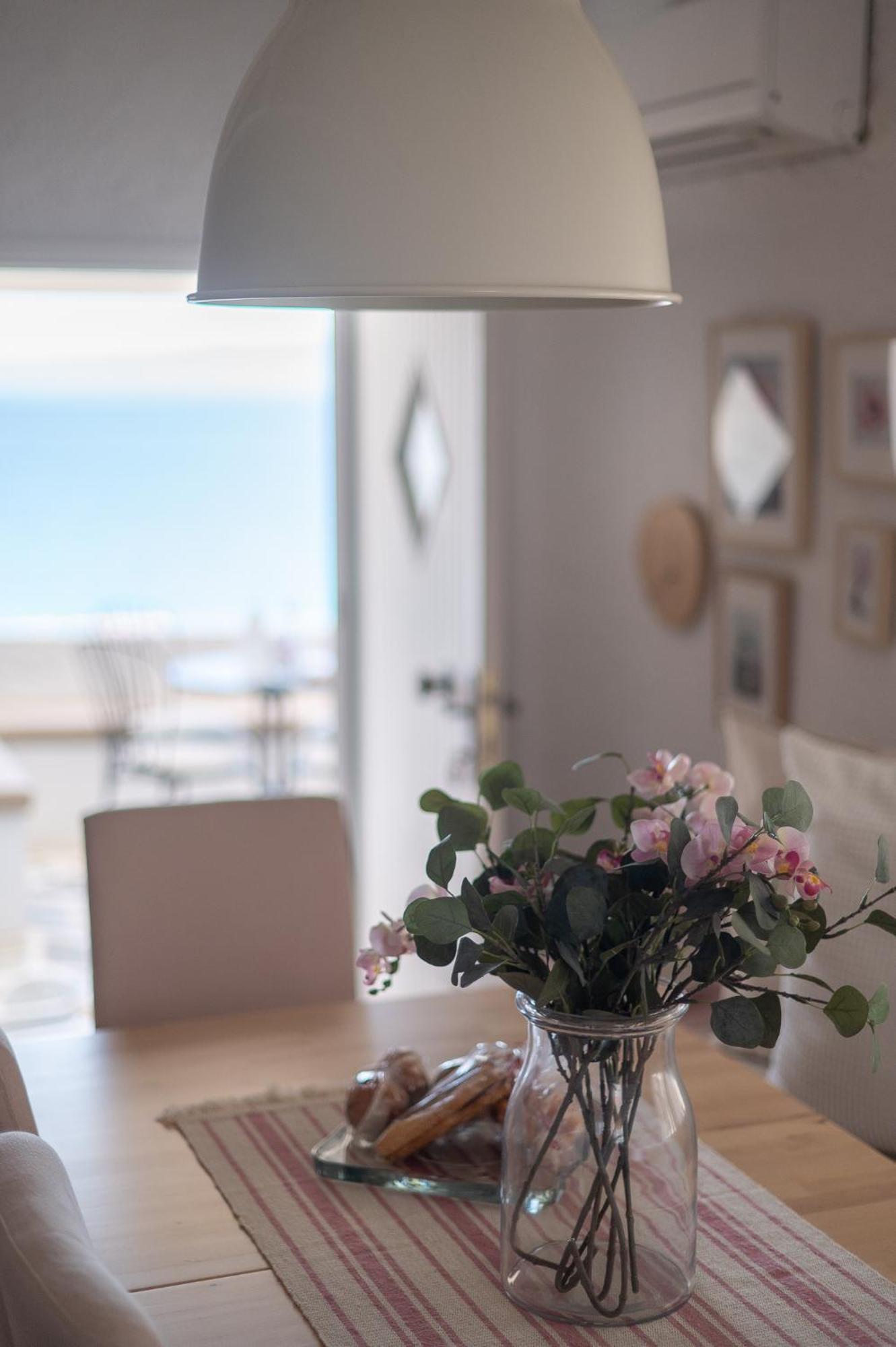 Pouletis Family Apartments - Akroyali Seaview Getaways كالاماتا المظهر الخارجي الصورة