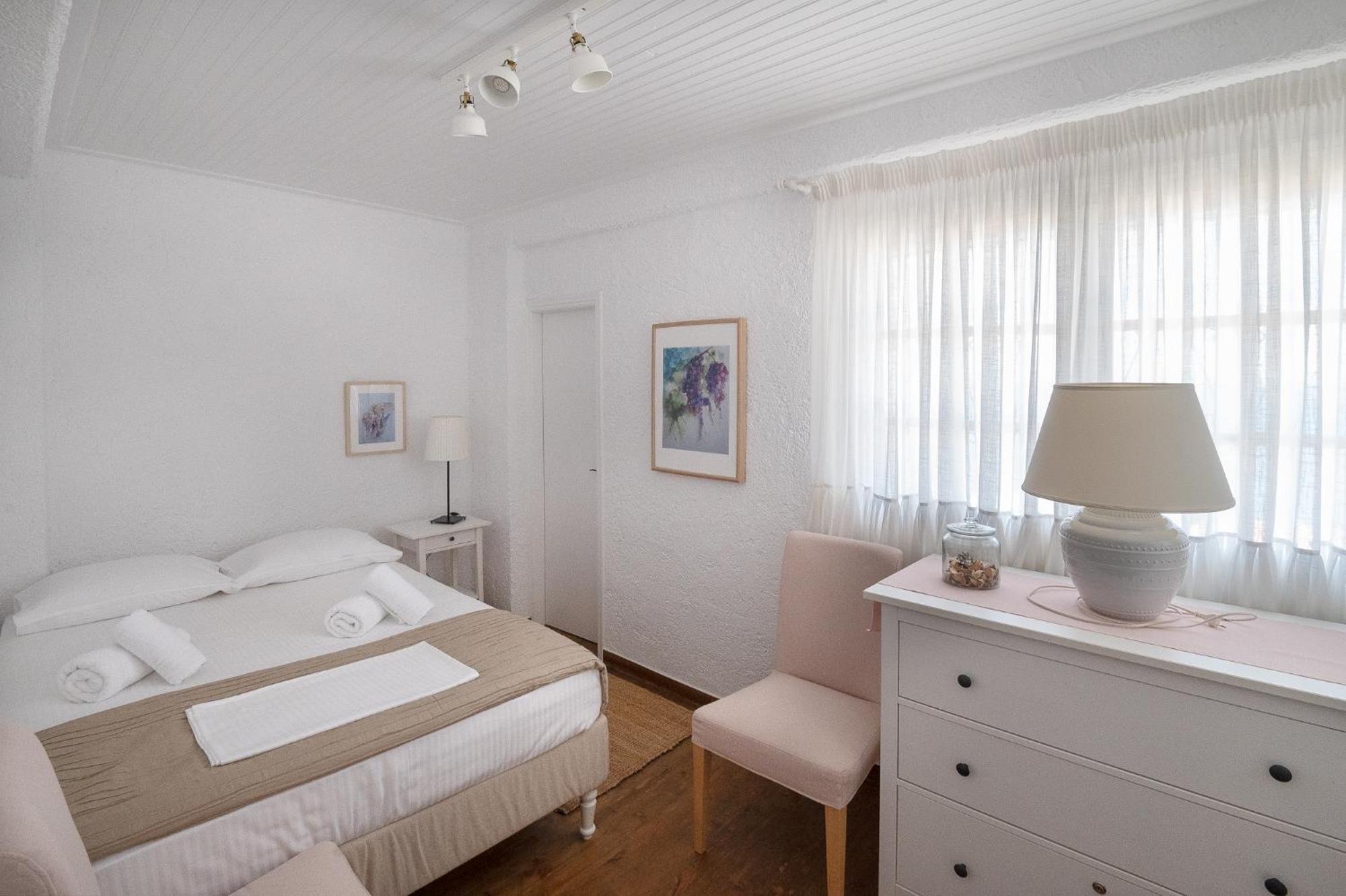 Pouletis Family Apartments - Akroyali Seaview Getaways كالاماتا المظهر الخارجي الصورة