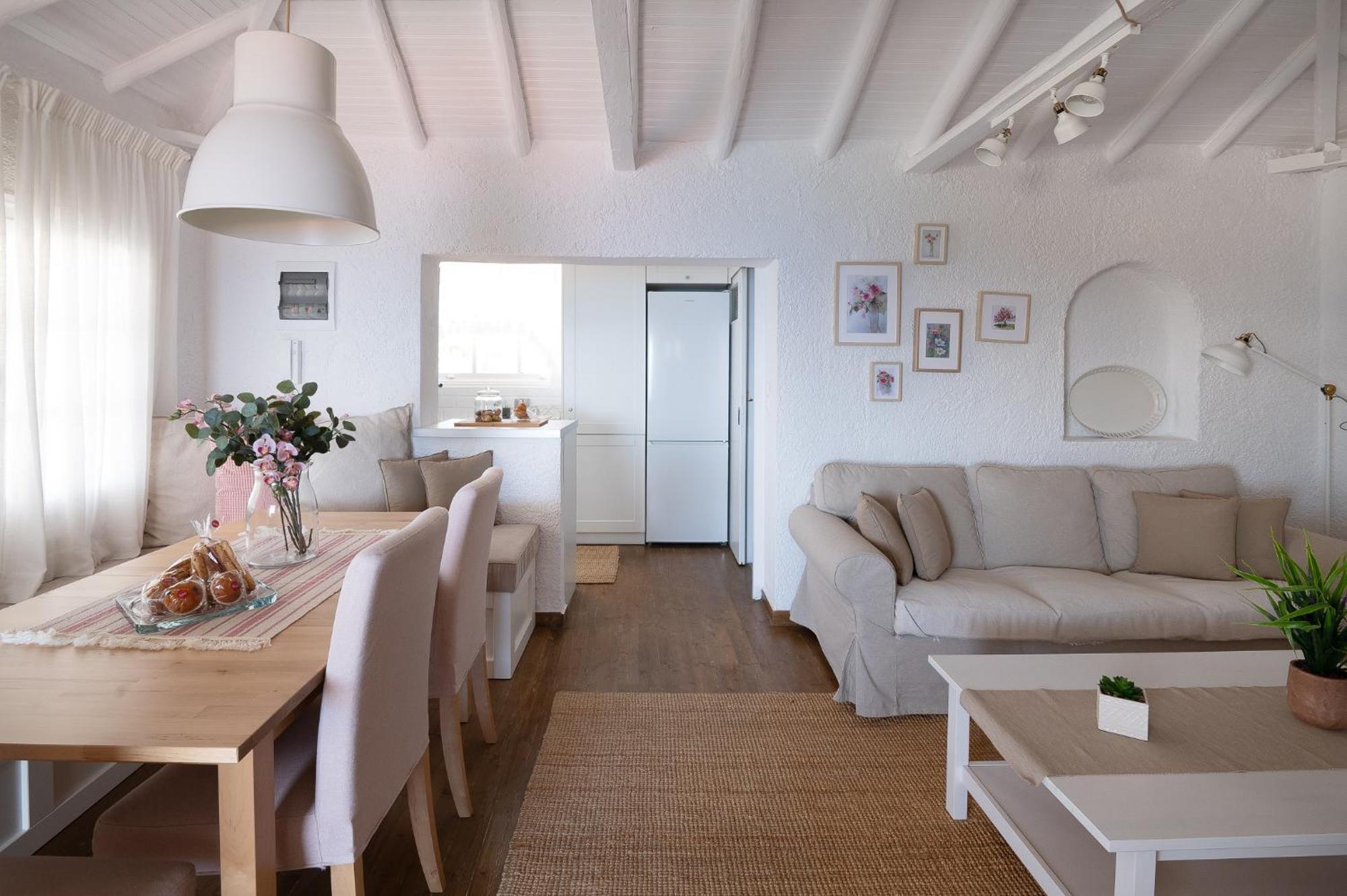 Pouletis Family Apartments - Akroyali Seaview Getaways كالاماتا المظهر الخارجي الصورة