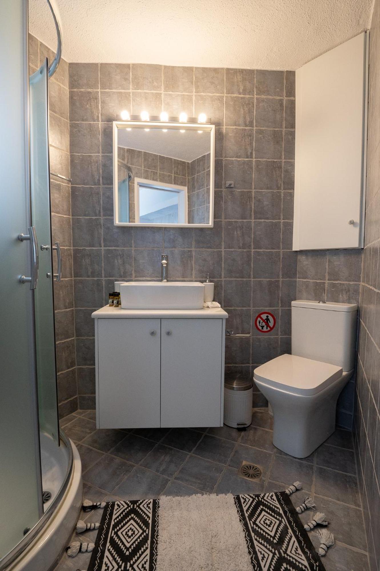 Pouletis Family Apartments - Akroyali Seaview Getaways كالاماتا المظهر الخارجي الصورة