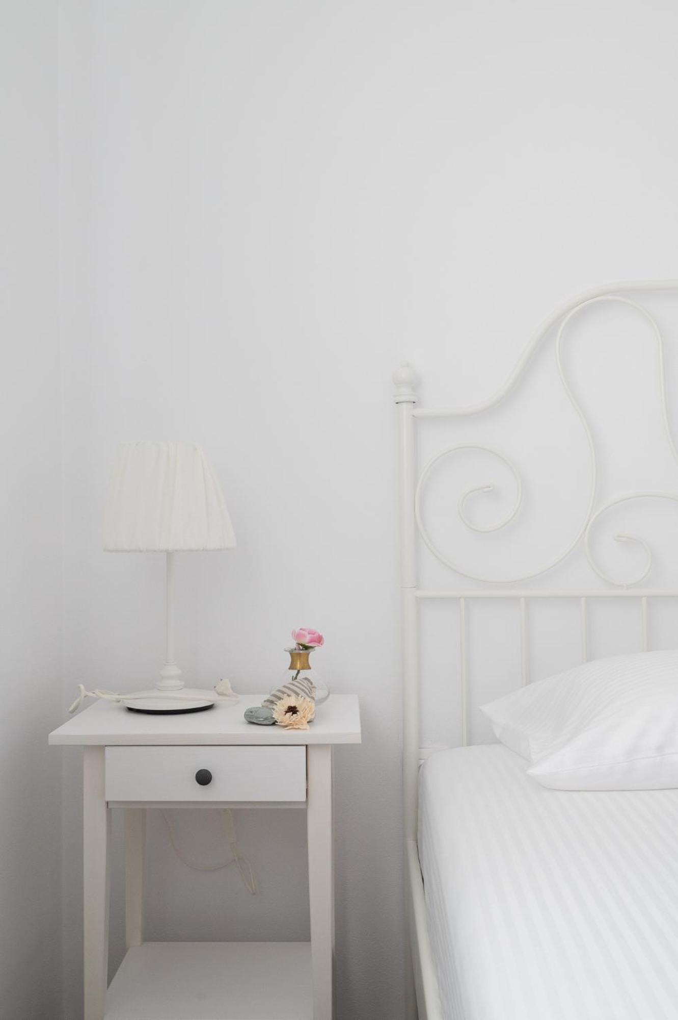 Pouletis Family Apartments - Akroyali Seaview Getaways كالاماتا الغرفة الصورة