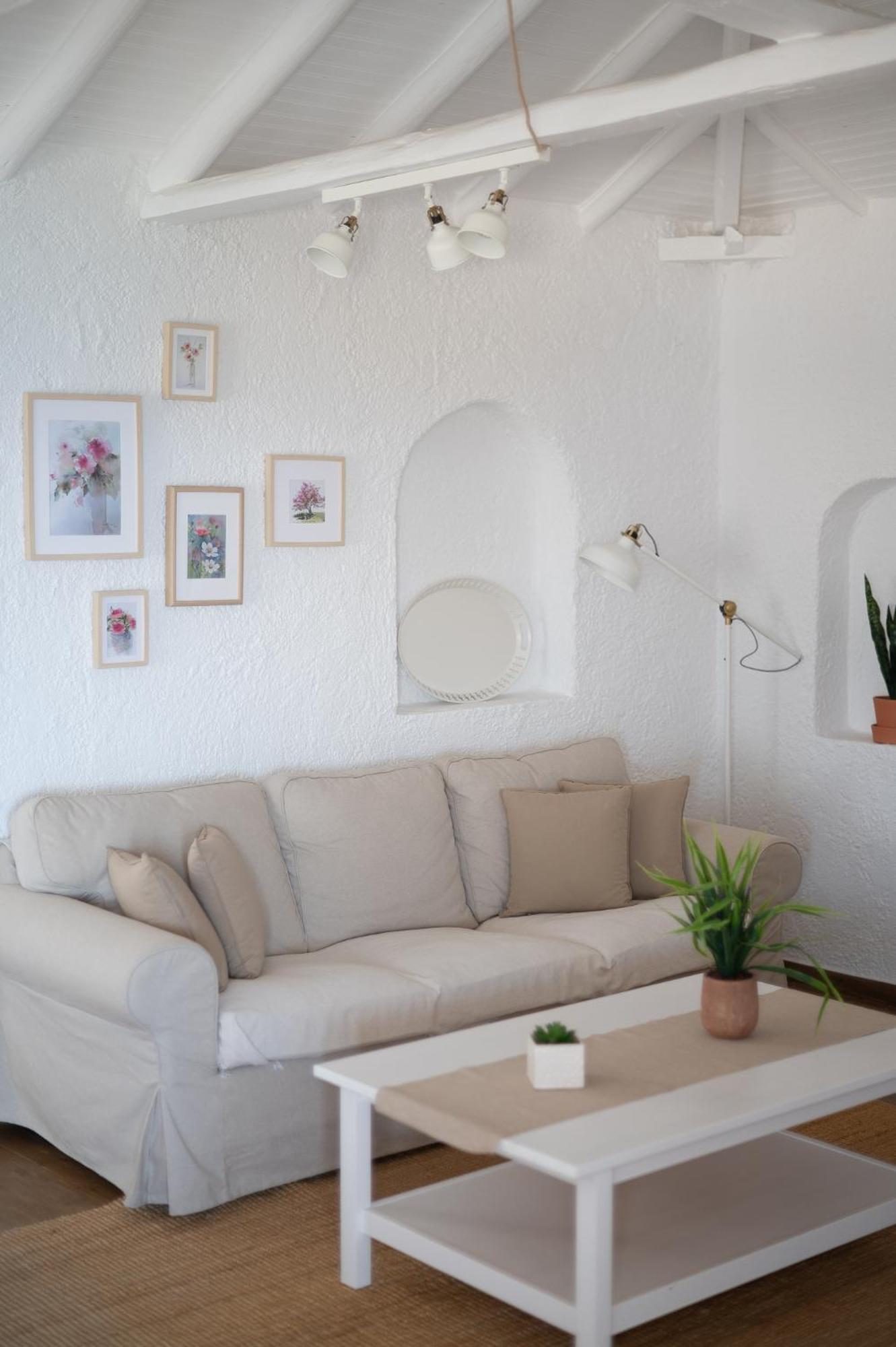 Pouletis Family Apartments - Akroyali Seaview Getaways كالاماتا الغرفة الصورة