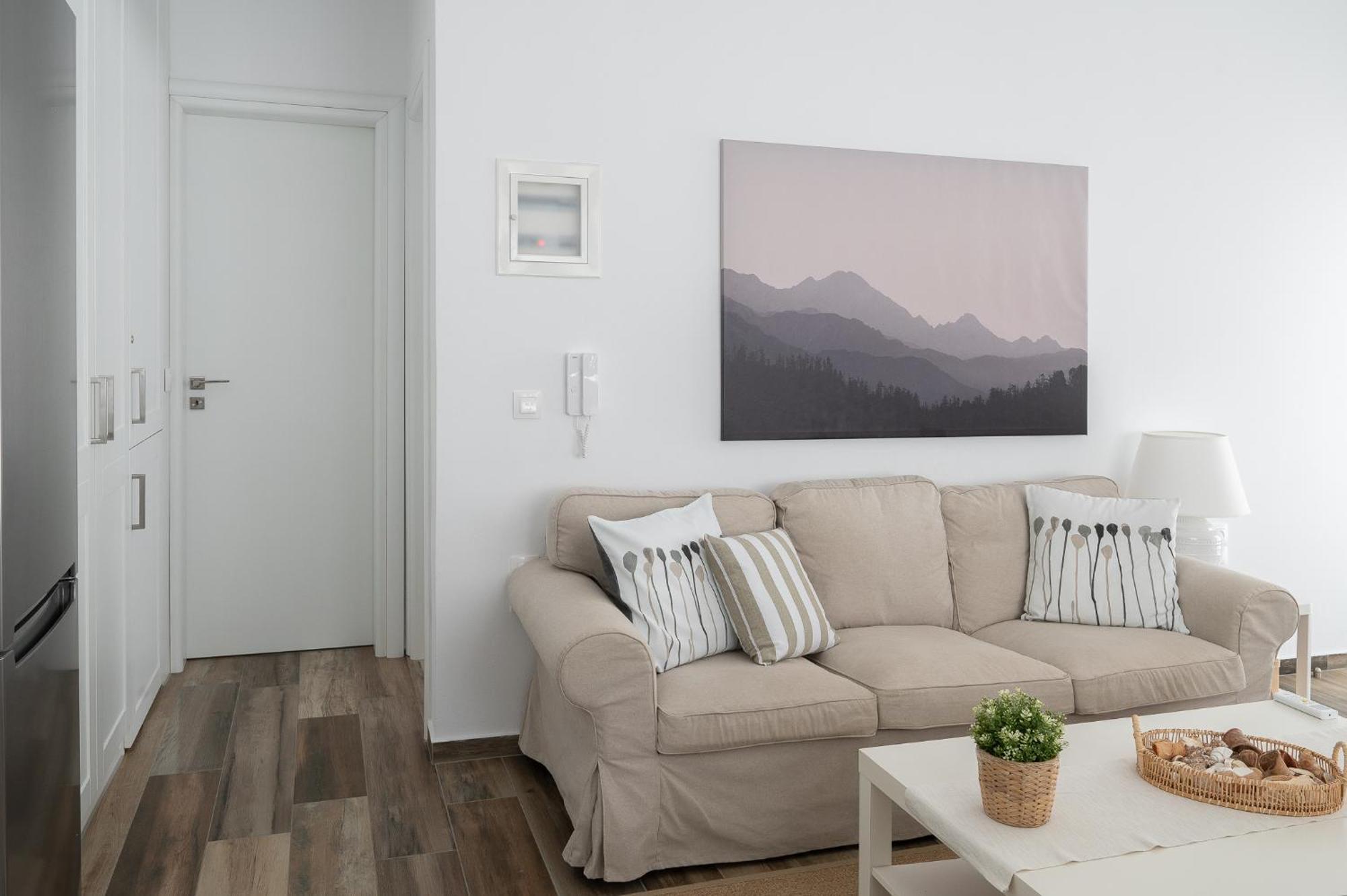 Pouletis Family Apartments - Akroyali Seaview Getaways كالاماتا الغرفة الصورة