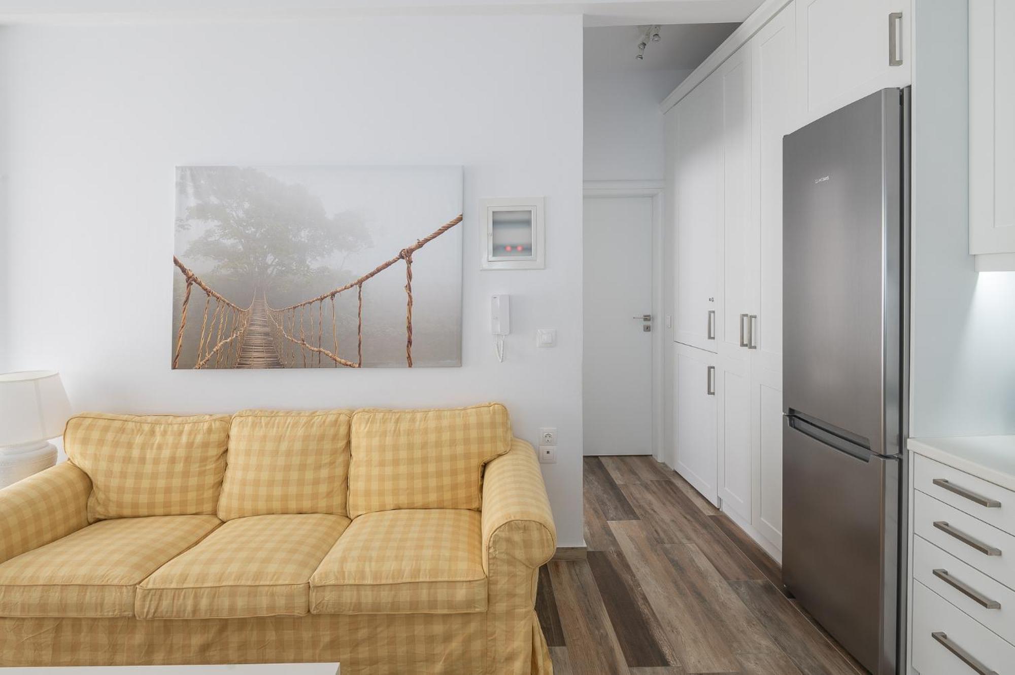Pouletis Family Apartments - Akroyali Seaview Getaways كالاماتا الغرفة الصورة