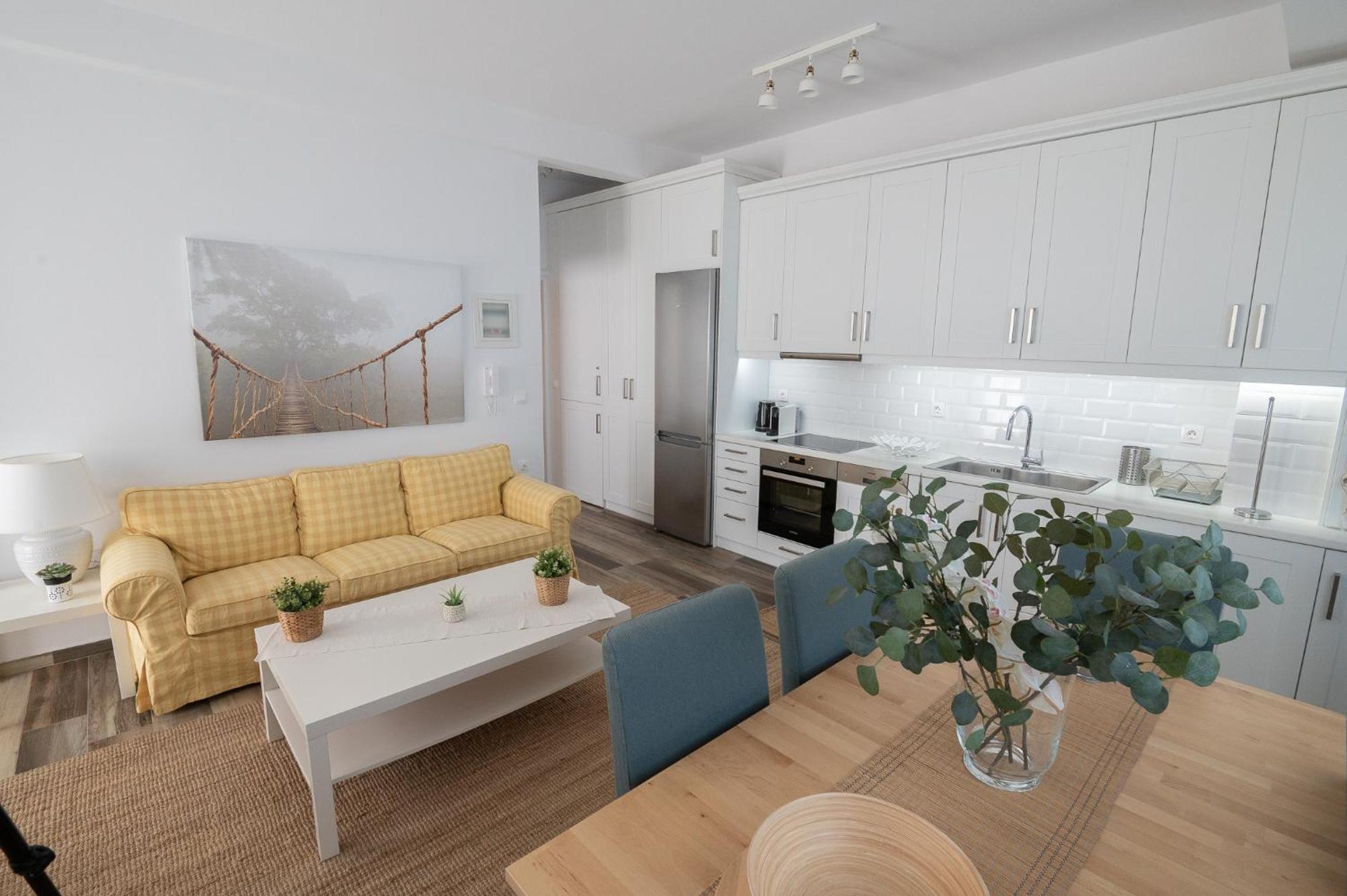 Pouletis Family Apartments - Akroyali Seaview Getaways كالاماتا الغرفة الصورة