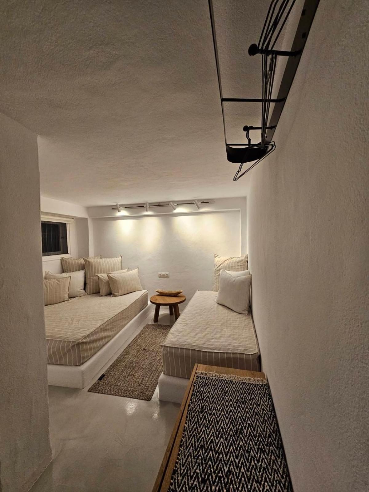 Pouletis Family Apartments - Akroyali Seaview Getaways كالاماتا المظهر الخارجي الصورة